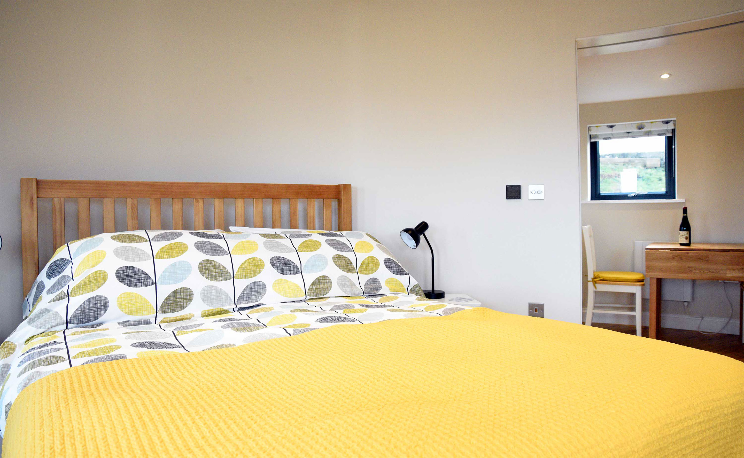 Open Plan Self Catering Accommodation Sea View WIFI King Size Bed Isle of Skye Rotunda Balcony En Suite Walk in shower