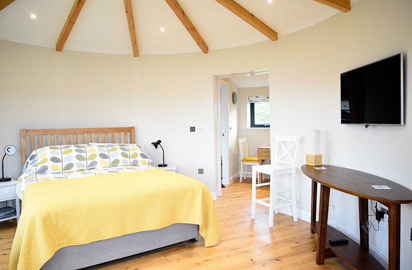 Open Plan Self Catering Accommodation at Isle of Skye Rotunda with King Size Bed and free guest WIFI